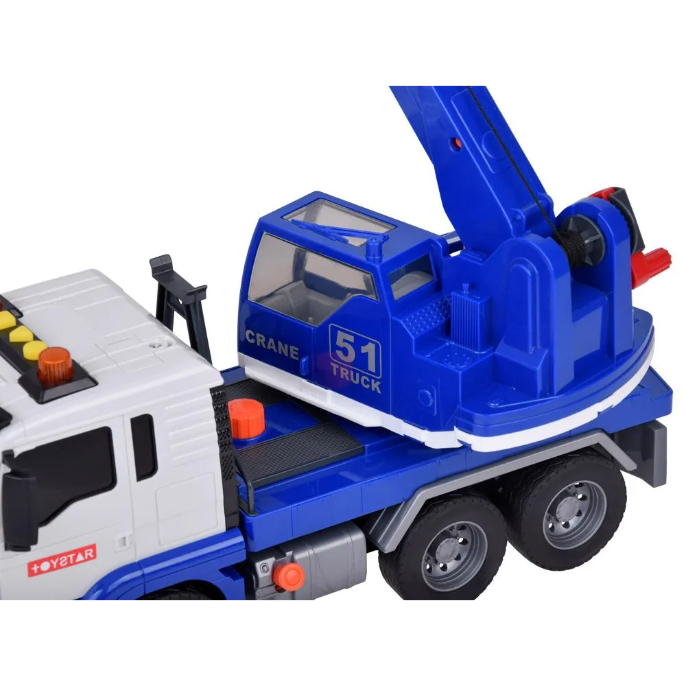 widok dźwigu z napędem pull-back na gładkiej powierzchni