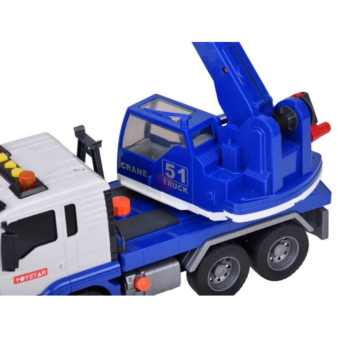 widok dźwigu z napędem pull-back na gładkiej powierzchni