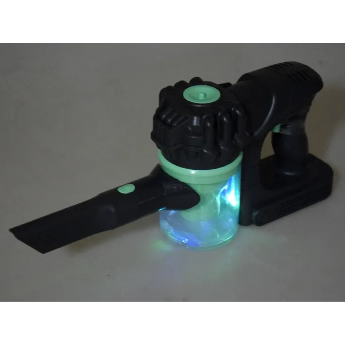 długa końcówka odkurzacza dziecięcego podczas zabawy