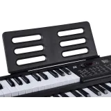 zbliżenie na wejścia audio keyboardu oraz gniazdo mikrofonowe