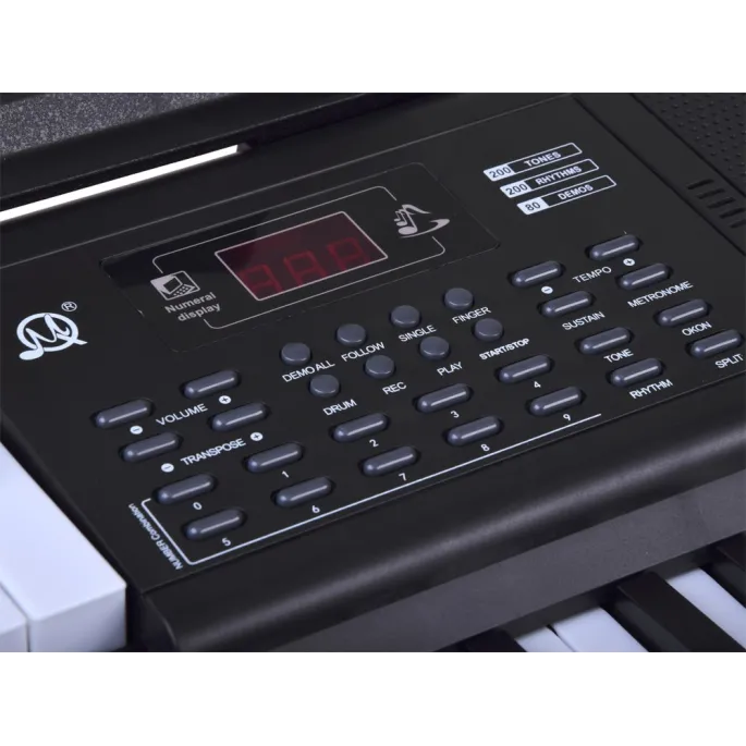 organy keyboard z akcesoriami w komplecie na tle białym