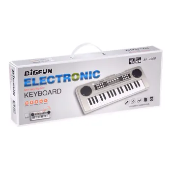 mini keyboard dziecięcy srebrny 37-klawiszy w aranżacji domowej