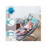 szczegółowy widok na kwiatek–wiatraczek i pomarańczową gwiazdę