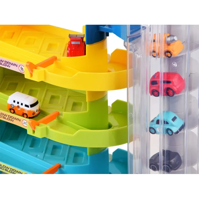 Detail zestawu z lądowiskiem dla helikoptera na szczycie parkingu