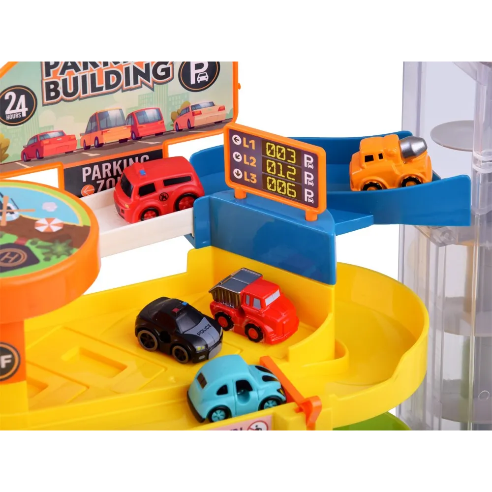 Kolorowe naklejki i dekoracje na elementach parkingu toru