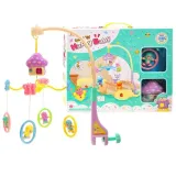 pastelowa karuzela z zawieszkami zwierzątek nad łóżeczkiem