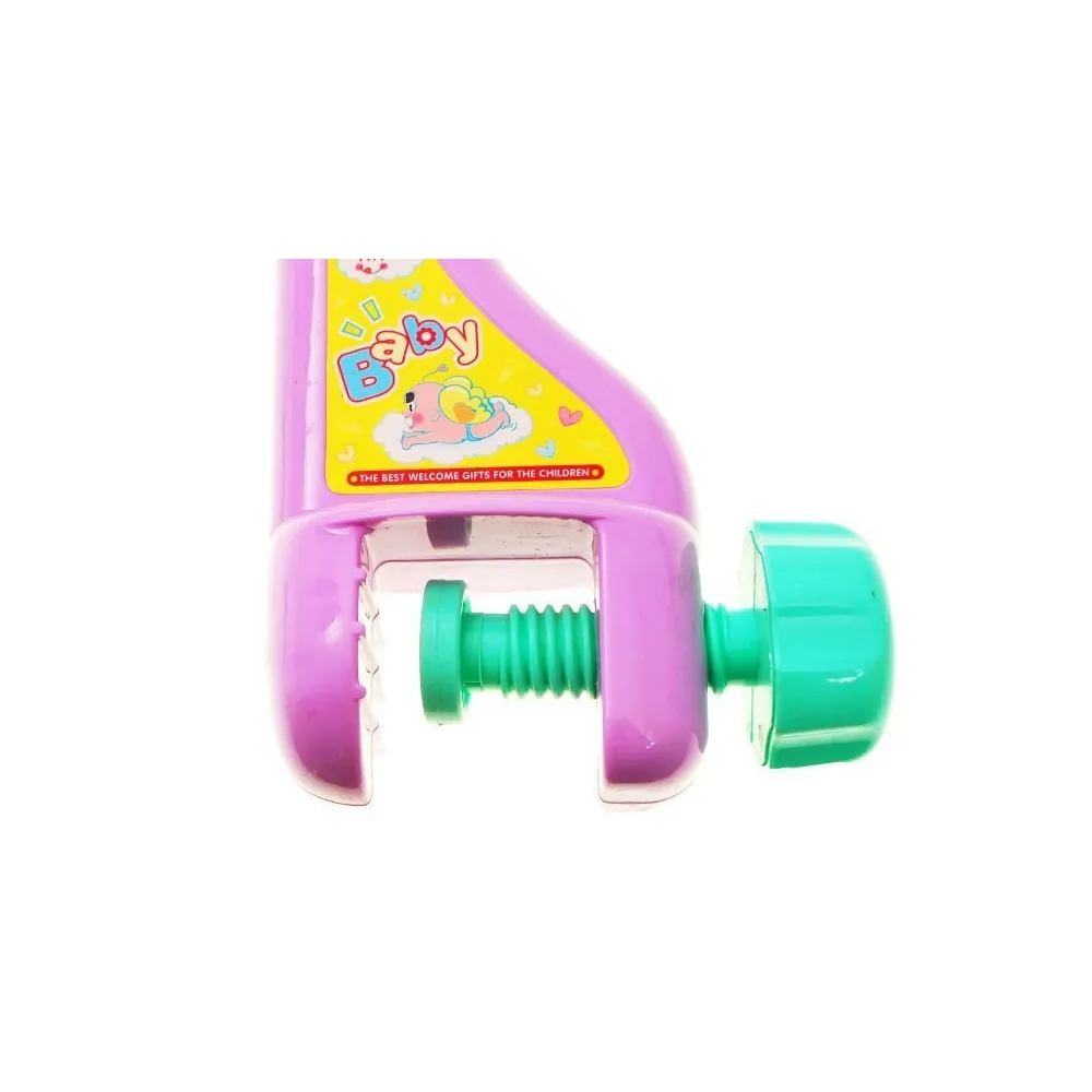 widok całościowy karuzeli pozytywki z pałąkiem i zawieszkami