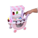 Mobilny drewniany wózek lodziarski z urokliwymi detalami