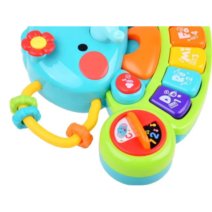 Detal kwiatka do pociągania oraz świecących policzków słonika pianinka