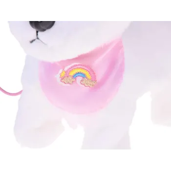 Piesek sterowany smyczą prezentowany podczas zabawy