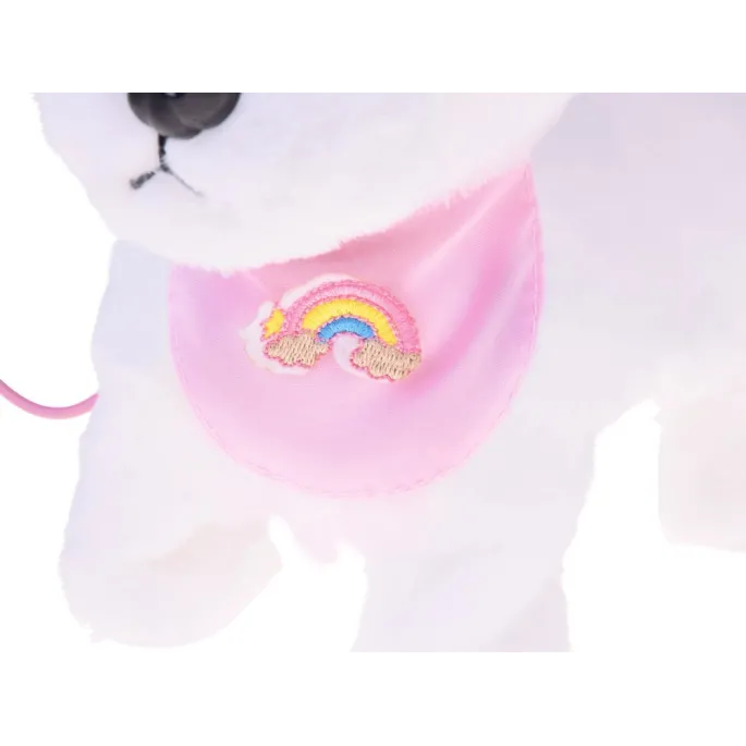 Piesek sterowany smyczą prezentowany podczas zabawy