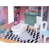 duży domek dla lalek z mebelkami i lampą stojącą