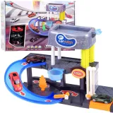 piętrowa myjnia samochodowa z garażem i autkami na tle białym