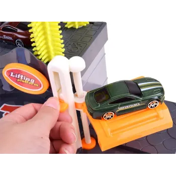 element dźwiękowy i świetlny myjni samochodowej pokazany z bliska