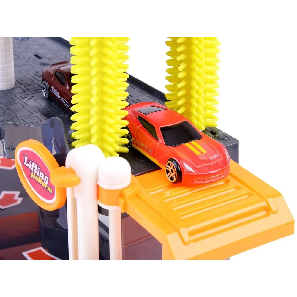 ścierka do osuszania pojazdów obok zestawu do mycia autek