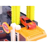 ścierka do osuszania pojazdów obok zestawu do mycia autek