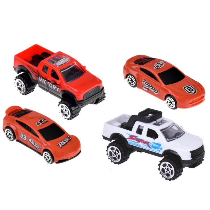 dziecko bawiące się zestawem parkingowym na podłodze