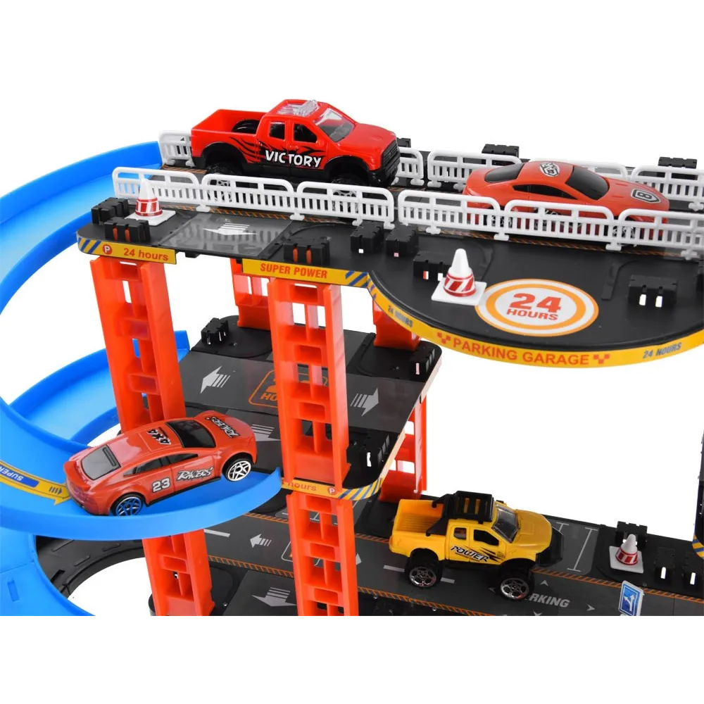 parking piętrowy z widoczną windą do transportu resoraków