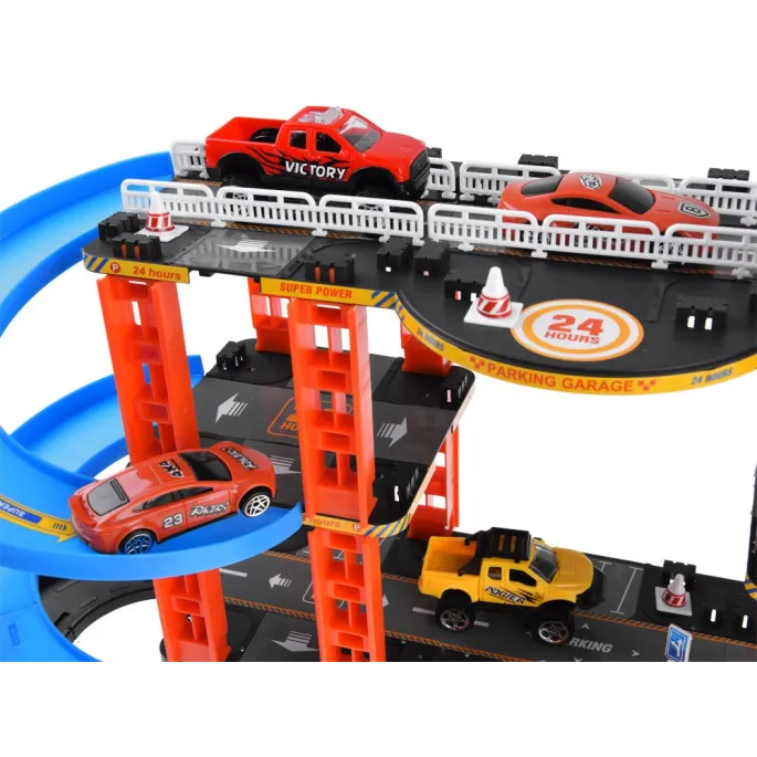 parking piętrowy z widoczną windą do transportu resoraków