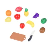 owoc ananas z rzepami przygotowany do krojenia na pół