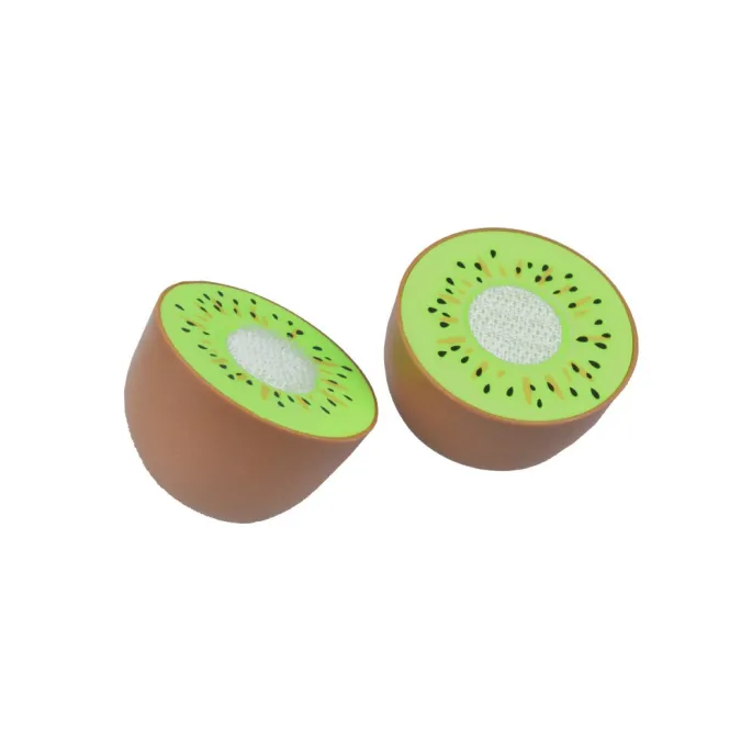 zbliżenie na kolorowego arbuza z nożem z zestawu dziecięcego