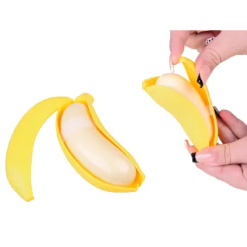 widoczne akcesoria do krojenia: deska, nóż oraz wybrane owoce