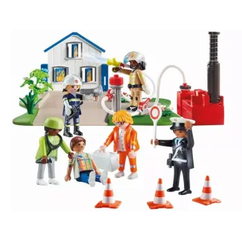 Zbliżenie na figurkę strażaka z zestawu Playmobil podczas akcji