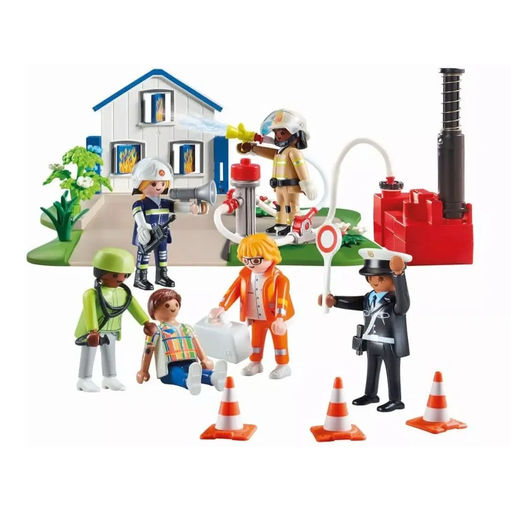 Zbliżenie na figurkę strażaka z zestawu Playmobil podczas akcji