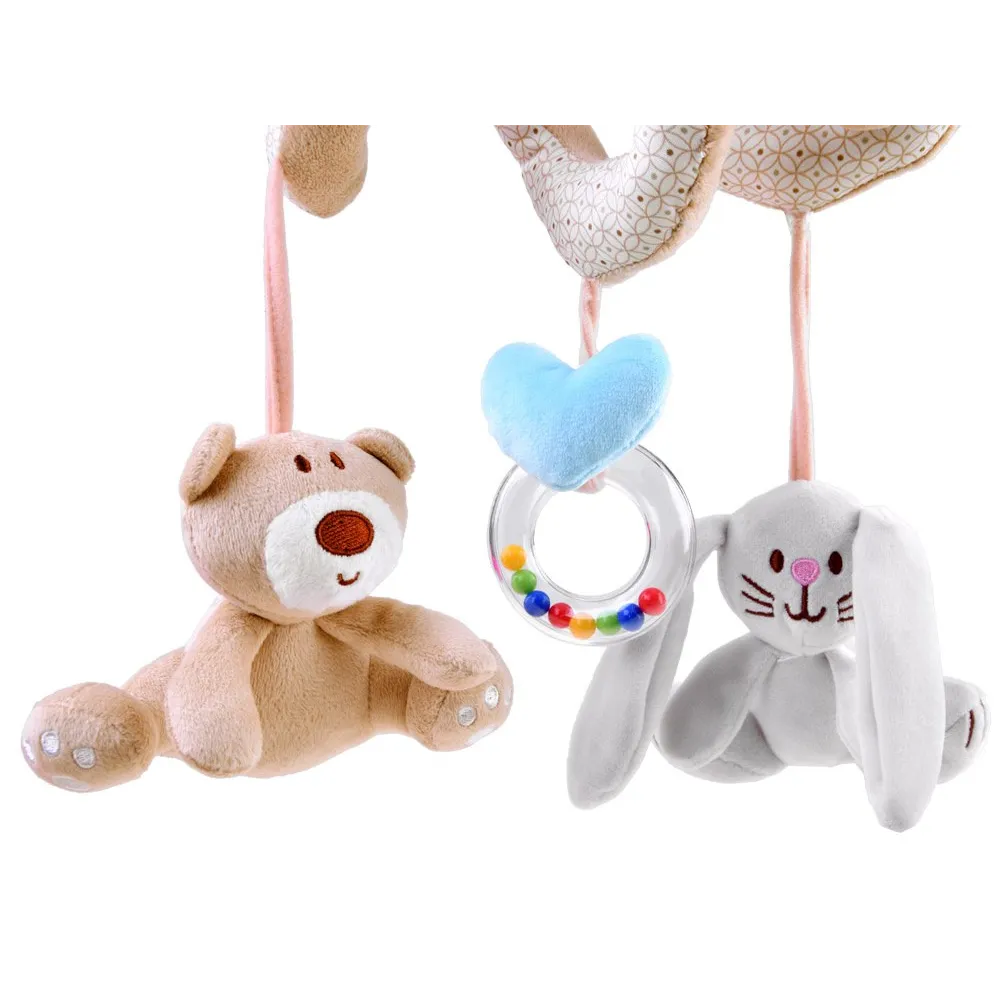 zbliżenie na zawieszki misia, króliczka i kółko z koralikami