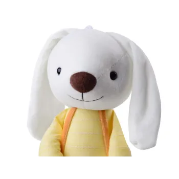 Detale stroju – królik w spodenkach na szelkach i pasiastej koszulce