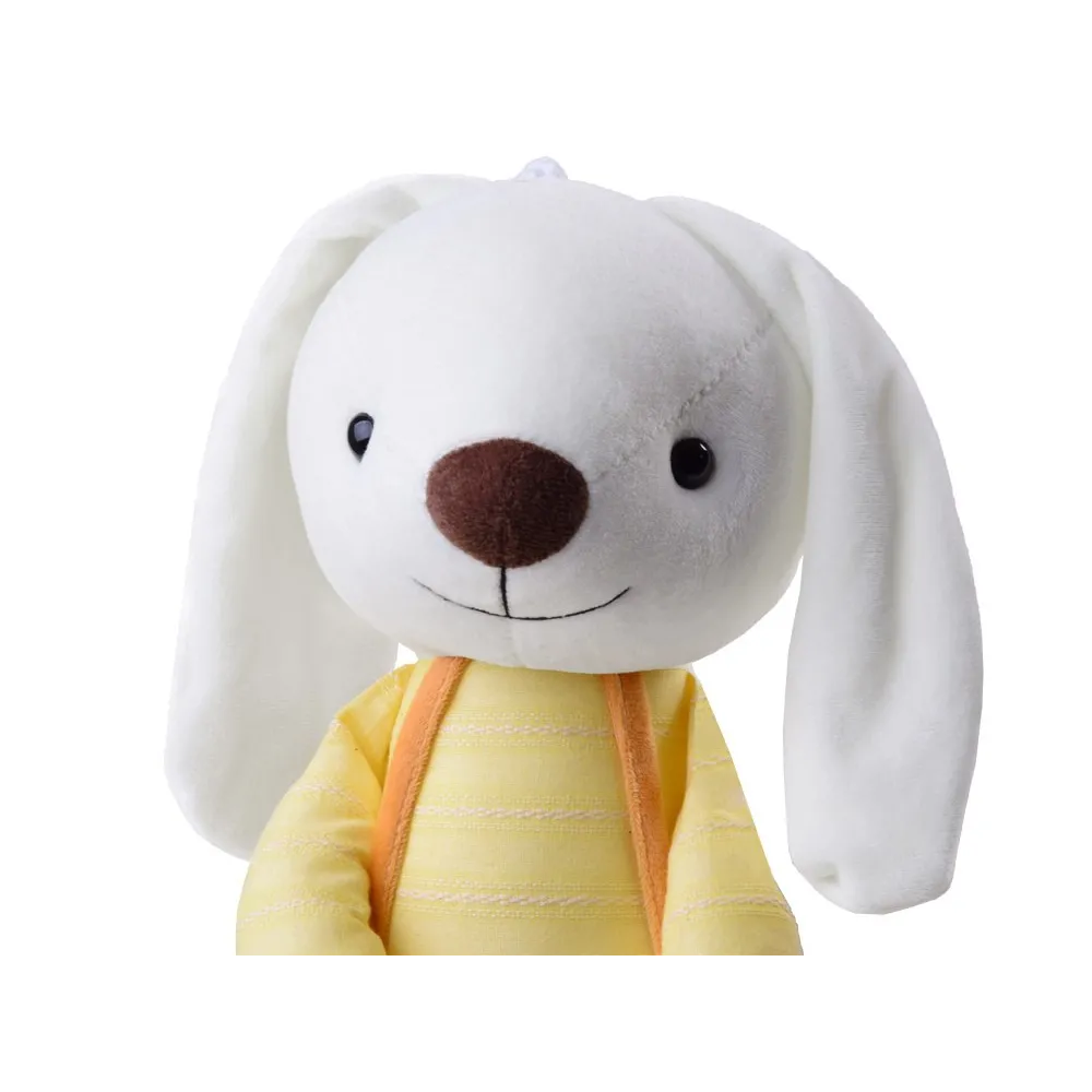 Detale stroju – królik w spodenkach na szelkach i pasiastej koszulce