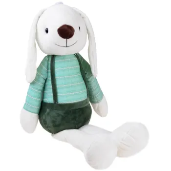 pluszowy królik w spodenkach i koszulce na białym tle