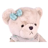 zbliżenie na beżowy pyszczek misia z brązowym nosem