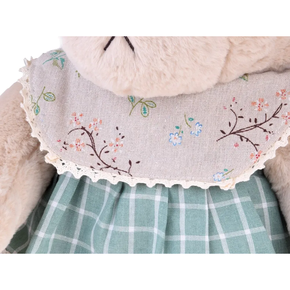 szczegół sukienki z koronką i kołnierzykiem w kwiatuszki