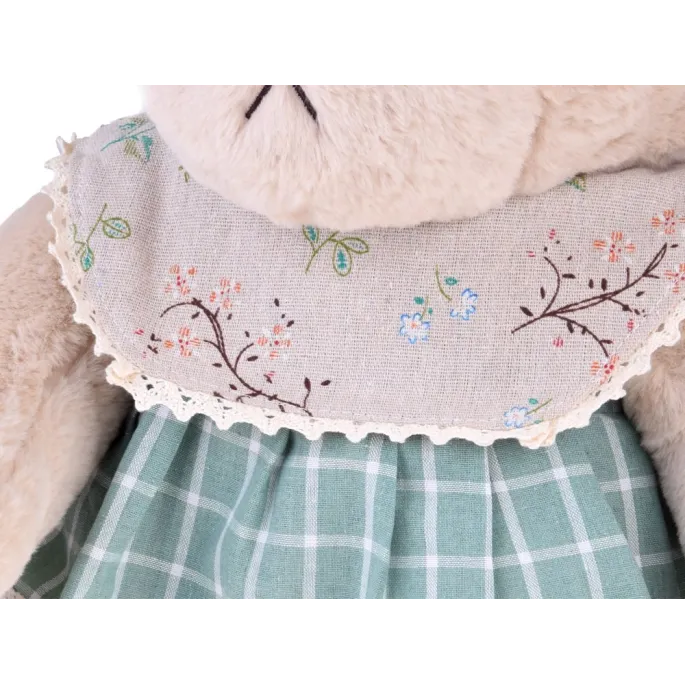 szczegół sukienki z koronką i kołnierzykiem w kwiatuszki