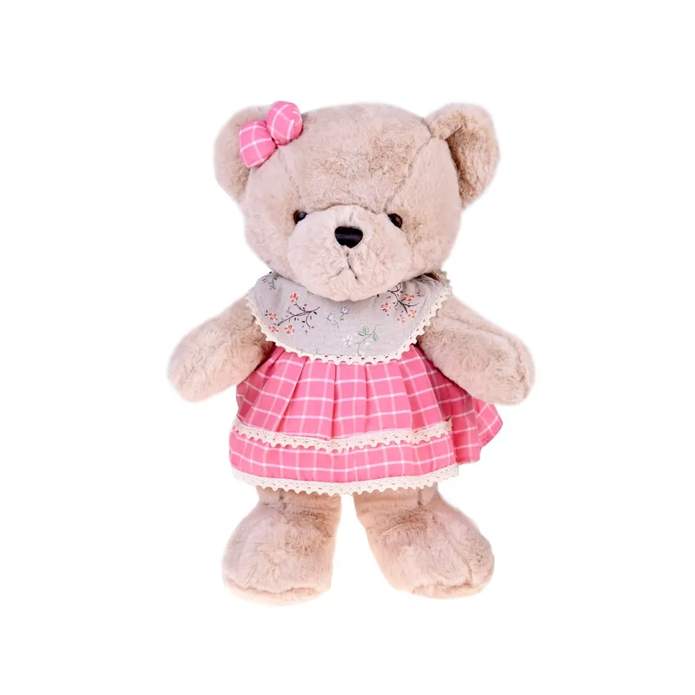 detal różowej sukienki z koronką na pluszowym misiu zuzia