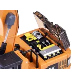 Koparka samochód przygotowana do transportu ładunku na budowie