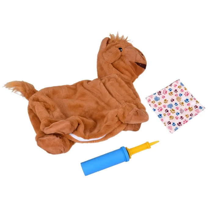 zestaw skoczek byk, pompka i apaszka na tle produktu