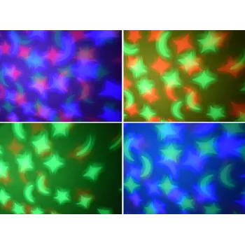 owca z projektorem podczas wieczornego użytkowania w pokoju