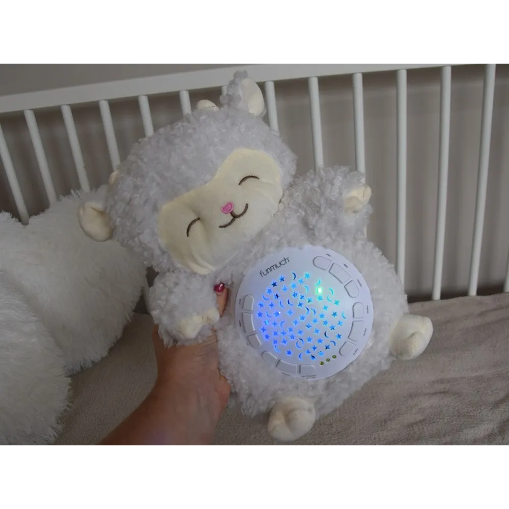 owca-projektor prezentująca rozświetlone gwiazdki w różnych kolorach