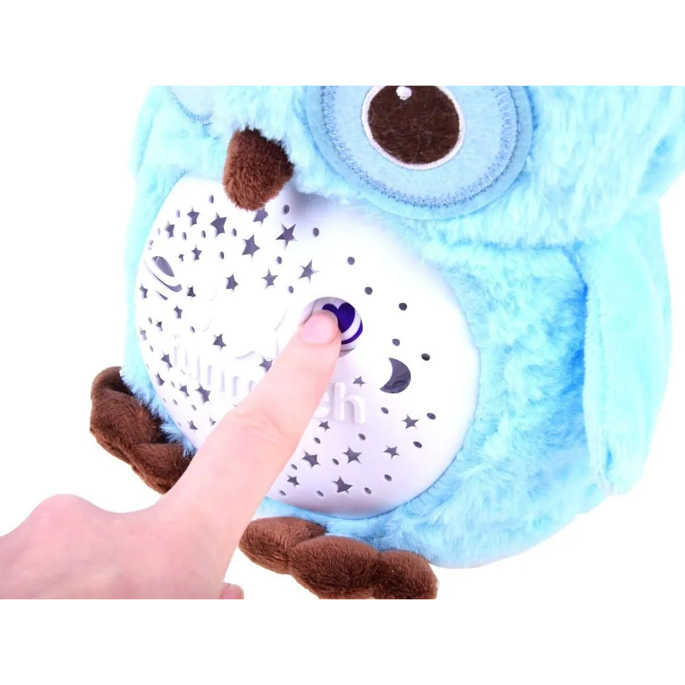 Sowa wyświetlająca kolorowe planety i gwiazdy na ścianie