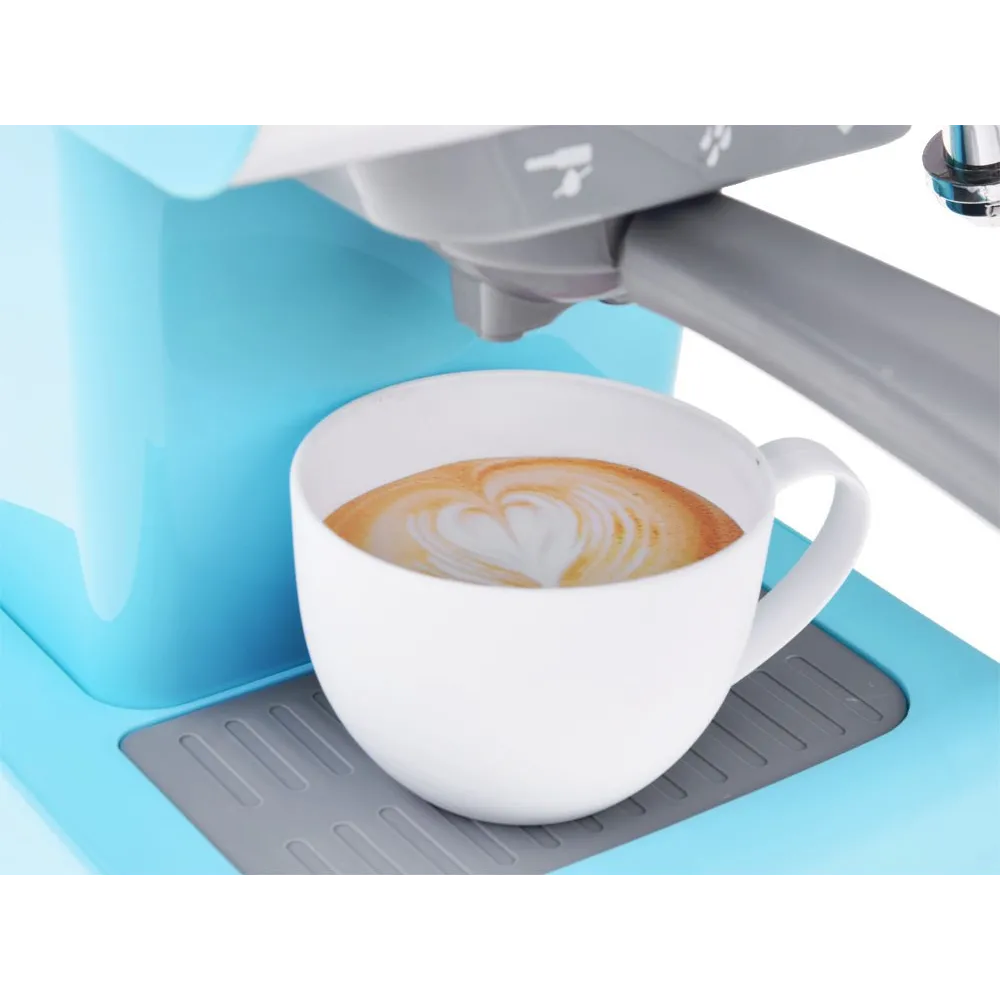 widok zestawu ekspresu z filiżanką i nakładką serduszko