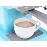 widok zestawu ekspresu z filiżanką i nakładką serduszko