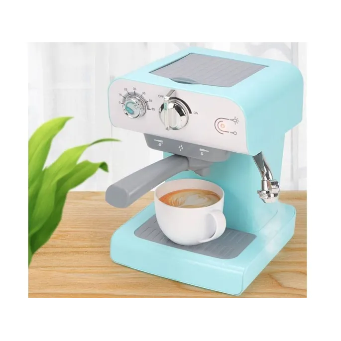 dziecko bawiące się ekspresowym przygotowaniem kawy przelewowej