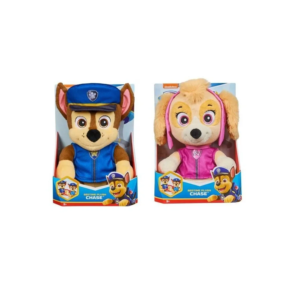 Przytulanka Psi Patrol Chase w dwustronnym stroju na tle poduszki