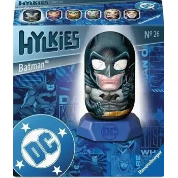 Trójwymiarowa figurka Batmana złożona z puzzli na podstawce