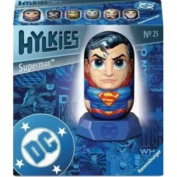 Zbliżenie na złożoną figurkę Superman z serii puzzle 3D Hylkies