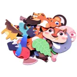 zbliżenie na kolorowe elementy magnetyczne przedstawiające zwierzęta