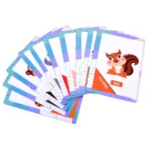 dziecko układające magnetyczne puzzle na tablicy