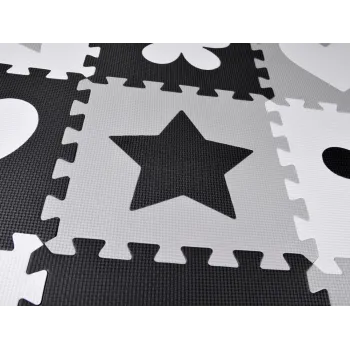 przykład ułożenia maty jako zamkniętego kojca dla niemowląt